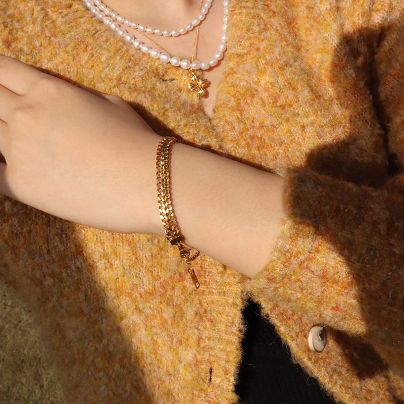 Womens Gold Curb Bracelet