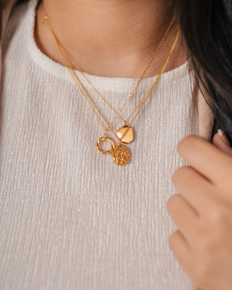 Gold Pendant Necklaces