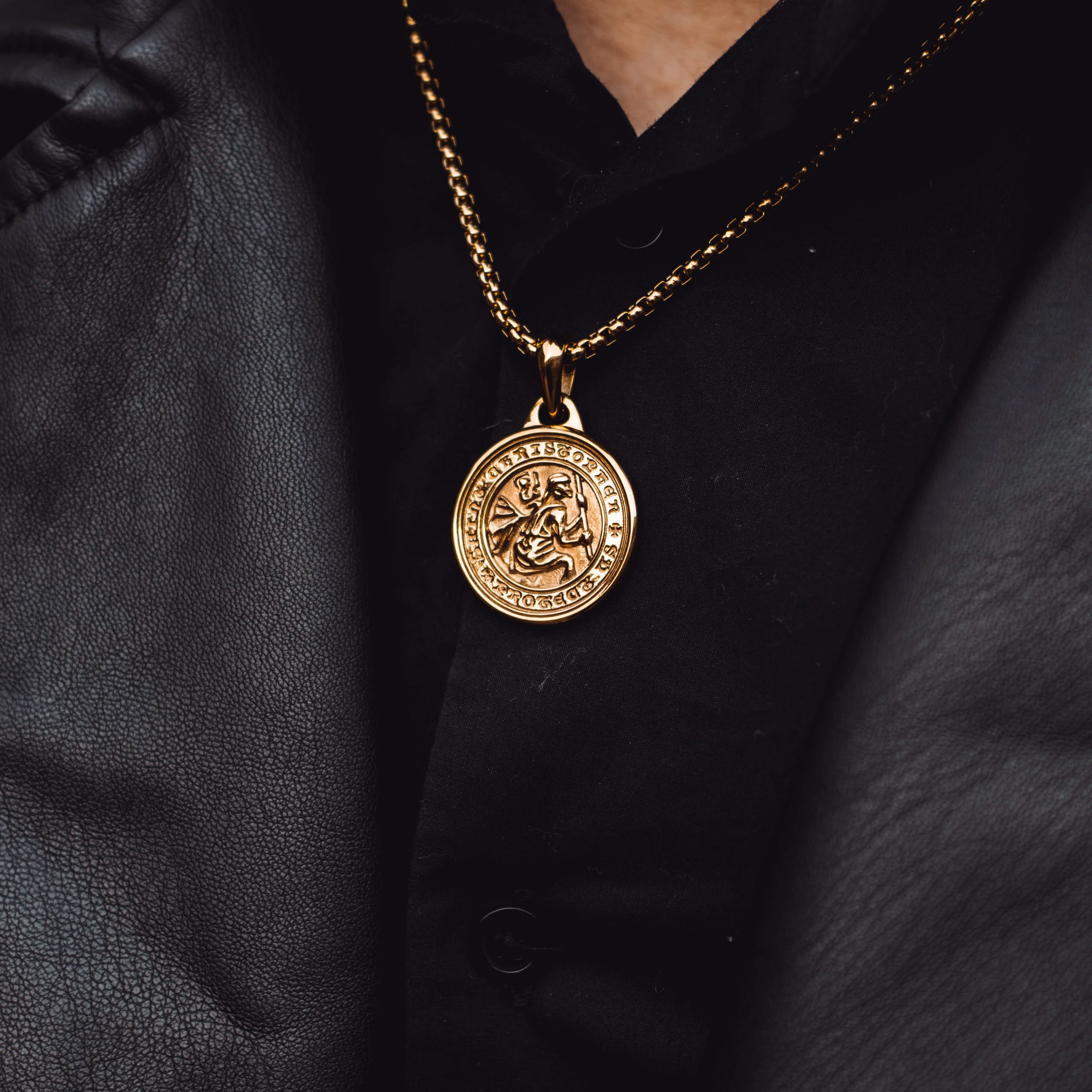 Scalloped Edge St. Christopher Medal | 9ct Gold – Gear Jewellers